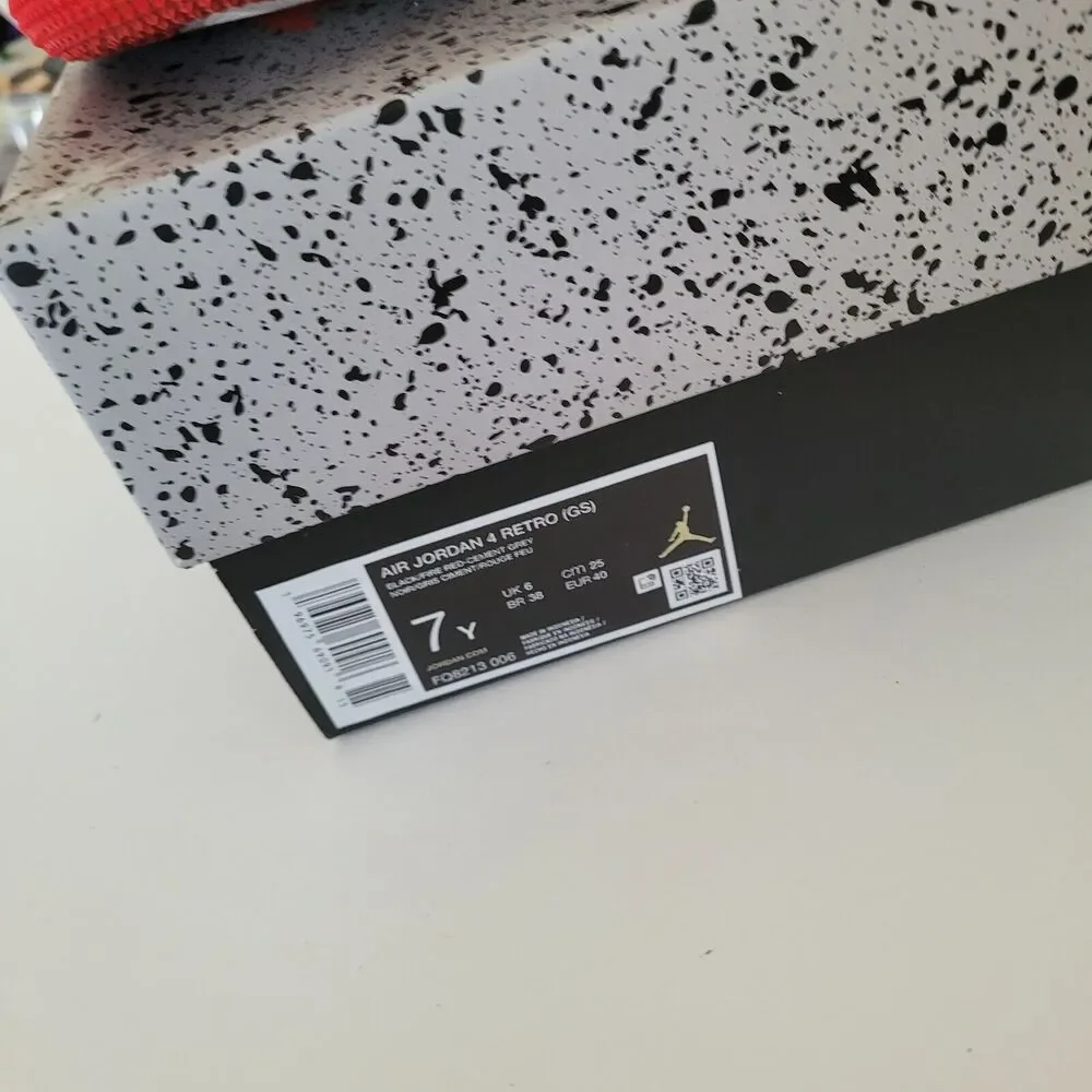 Air Jordan 4 Bred Retro Reimagined Black Cement Grey Fire Red‎ Size 6 7Y New